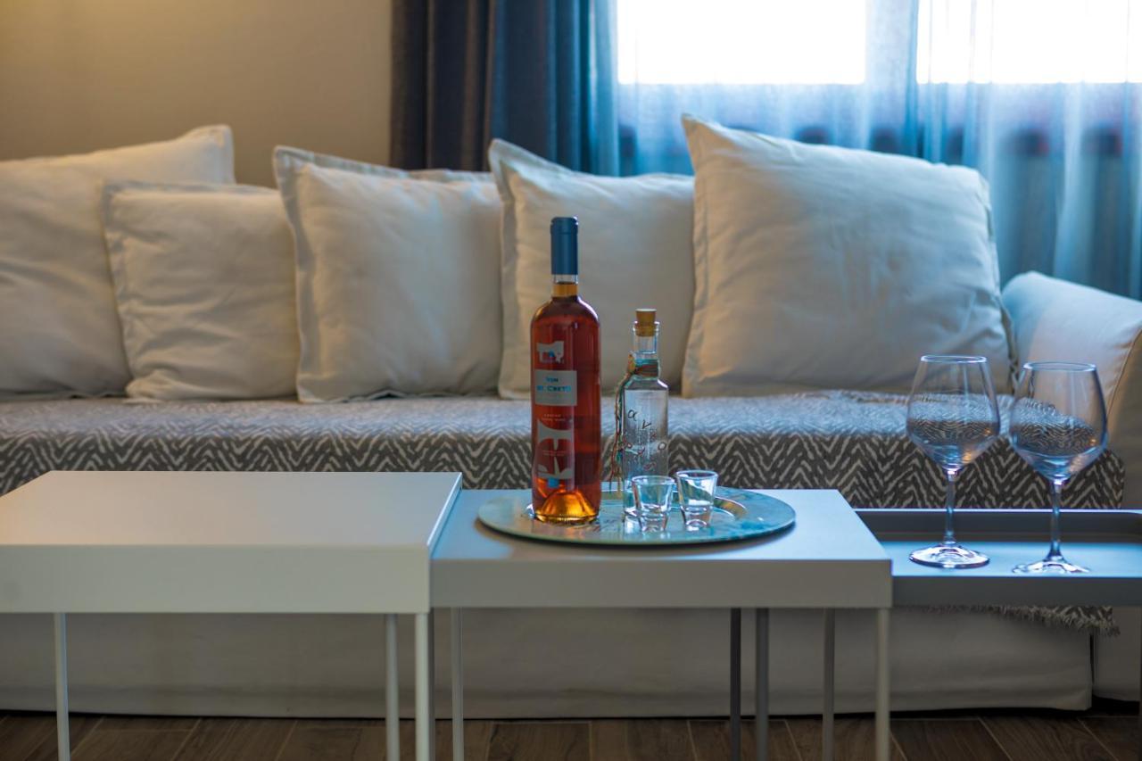 Avra Apartments 칼리베스 외부 사진