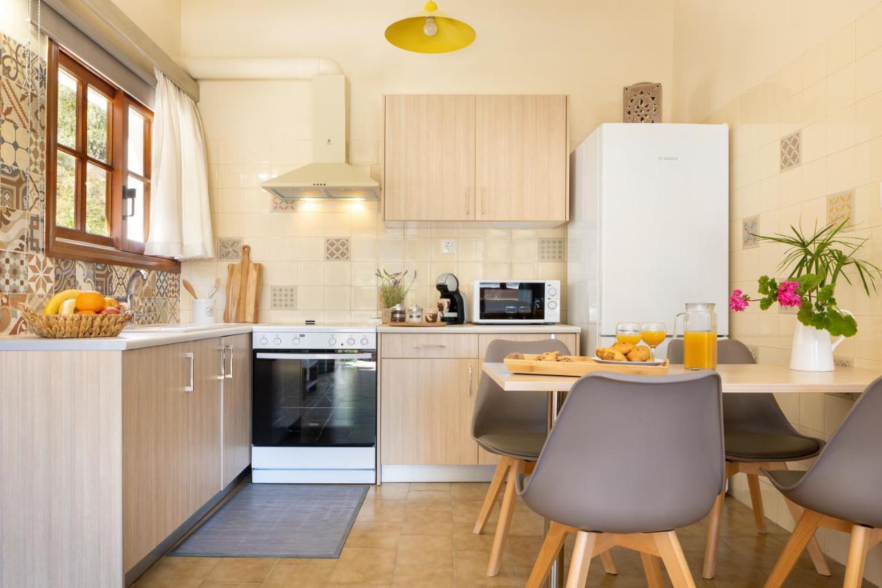 Avra Apartments 칼리베스 외부 사진